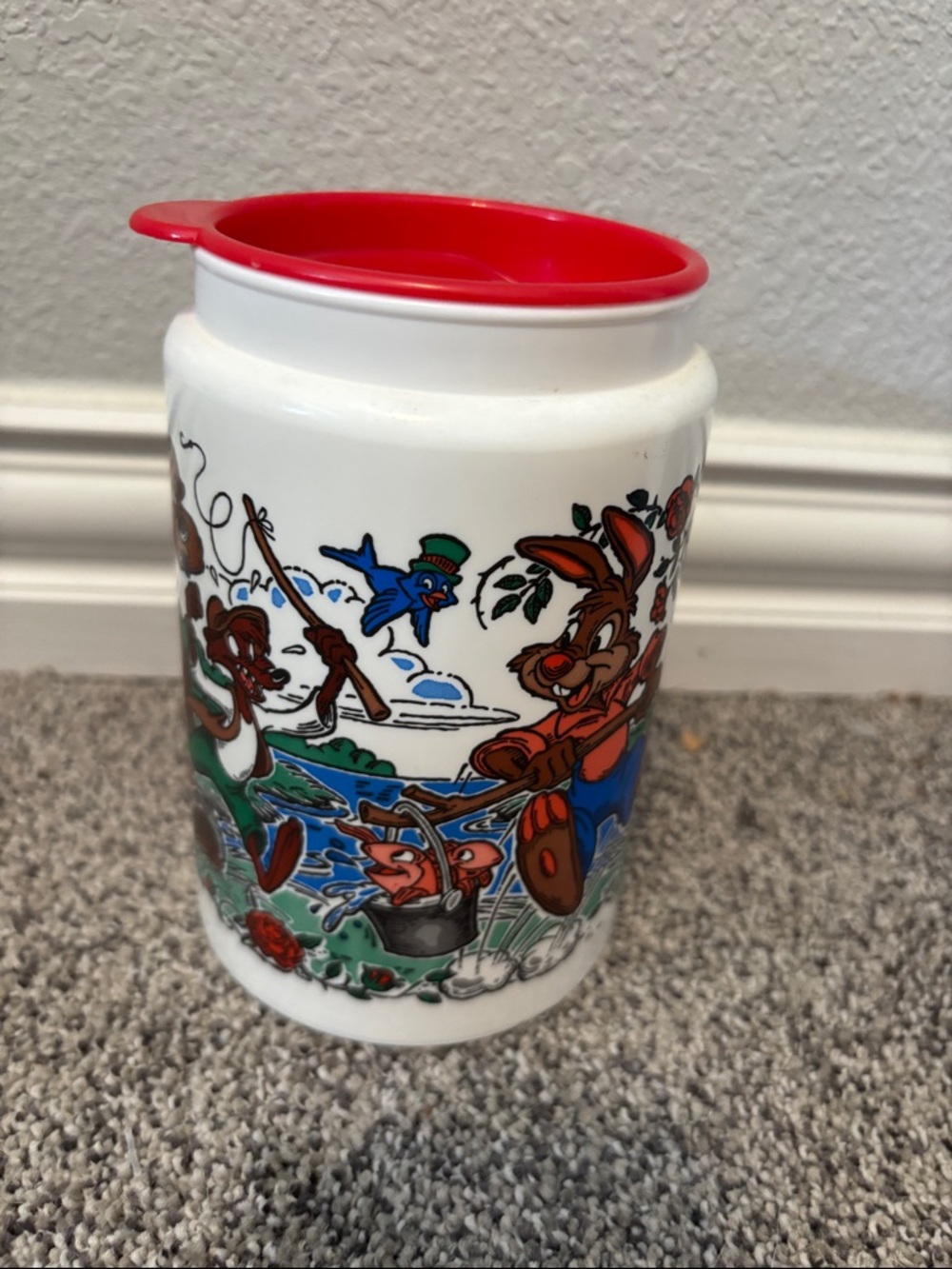 Vintage 90’s Disney White and Red Dixie Landings Resort Ceramic Travel Mug - Picture 2 of 3